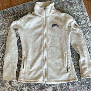 Patagonia S cream fleece jacket